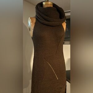 Joyce, Leslie Brown, turtleneck size small